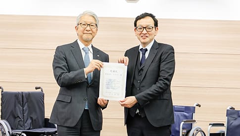 神戸市立医療センター中央市民病院へ医療福祉器機を寄贈いたしました。