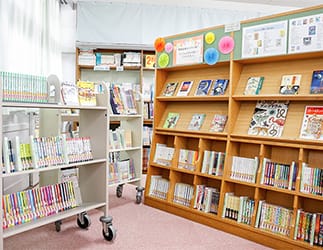 神戸市立住吉小学校へ約1000冊の図書を寄贈いましました